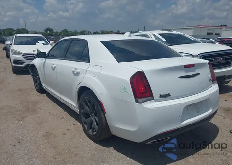 2022 Chrysler 300 S z USA, uszkodzony, nr VIN 2C3CCABG0NH174257